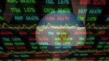 Borsa grafikleri ve verileri içeren güneş amblemli Arjantin bayrağı. Ekonomi, finans, analitik, ticaret, Arjantin, ekonomi