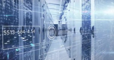 Fütürist arayüzle modern sunucu odasında dijital veri işleme animasyonu. Teknoloji, ağ oluşturma, siber güvenlik, bilgi, yenilik, yapay zeka