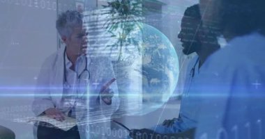 Tıbbi verileri, Dünya 'nın animasyonunu ve dijital bağlantıları olan doktorları tartışıyoruz. Sağlık, teknoloji, yenilik, küresel, bağlantı, iletişim