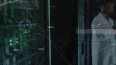 Laboratuvar önlüğündeki kişi üzerinde bağlantı ve veri işleme animasyonu ağı. Teknoloji, yenilik, ağ, veri analizi, fütüristik, dijital