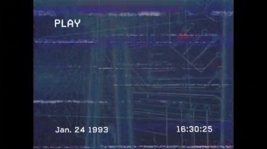 Bozuk satırlı retro VHS ekran animasyonu ve PLAY metin, tarih ve saat. Vintage, nostalji, bozulma, statik, video, bant