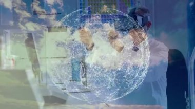 Sanal gerçeklik kulaklığı kullanarak bilim adamı animasyon ve ağ bağlantılarıyla etkileşime geçiyor. Yenilik, teknoloji, araştırma, fütüristik, dijital, bilim