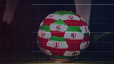 Finansal grafik eğilimlerinin animasyonu üzerine futbol topunun İran bayrağı tasarımı. ekonomi, finans, yatırım, büyüme, spor, uluslararası