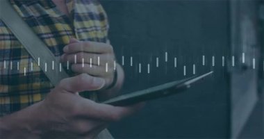 Okul ortamında ölçü ölçekli animasyon tableti kullanmak. Teknoloji, eğitim, dijital, etkileşimli, yenilik, sınıf