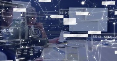 Finansal verilerin analizi, ofiste dijital ağ bağlantıları olan bir iş kadını. Finans, analitik, teknoloji, şirket, profesyonel, strateji