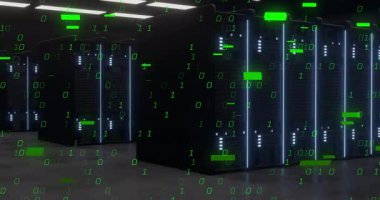 Veri merkezinde, sunucular üzerinde hareket eden ikili kod animasyonu dijital etki yaratıyor. Teknoloji, siber güvenlik, fütürist, ağ, kodlama