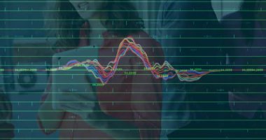 Finansal grafikler, ofiste dijital tablet kullanan iş adamları. Finans, analitik, şirket, takım çalışması, teknoloji, veri