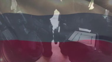 İnceleme ekipmanları, Rus bayrağı renkleriyle kaplanmış askeri personel. teknoloji, savunma, kaplama, teftiş, vatanseverlik, ulusal