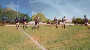 Rugby oyuncuları bayrak animasyonlarıyla sahada koşuyorlar. Spor, takım çalışması, rekabet, atletizm, zafer, ulusal