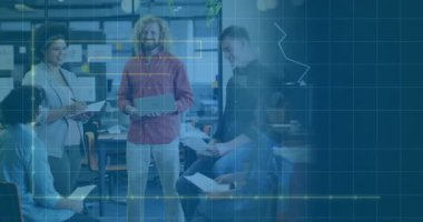 Ofiste işbirliği yapmak, çeşitli takımlar veri görselleştirmesini animasyonla analiz etmek. Takım çalışması, işbirliği, beyin fırtınası, grup, iş dünyası, takım çalışması