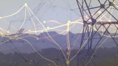 Canlı ağ bağlantıları ve gökyüzünde veri işlemesi olan siluetli elektrik hatları. teknoloji, dijital, altyapı, iletişim, iletim
