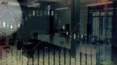 Ofiste, futbol topu finansal veri tablolarının animasyonunda zıplıyor. İş, finans, sunum, dinamik