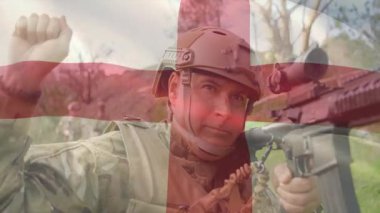 Nişan alınan tüfek, Danimarka bayraklı asker açık hava askeri animasyonuyla örtüşüyor. silah, kamuflaj, eğitim, taktik, savunma