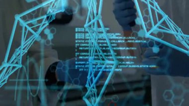 Laboratuvardaki bilim adamı dijital tıbbi verileri ve DNA yapısını analiz ediyor. Araştırma, teknoloji, yenilik, biyoteknoloji, analiz, genetik