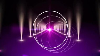 Fütüristik soyut sahne, mor ışık demetleri ve dairesel desenler yaratıyor. neon, teknoloji, dijital, morötesi