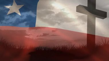 Şili bayrağı bulutlu gökyüzüne karşı çapraz siluet ve animasyonla dalgalanıyor. Vatanseverlik, özgürlük, din, bulutlu