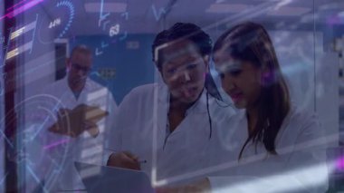 Dijital grafiklerle veri analizi, laboratuvarda dizüstü bilgisayar kullanan bilim adamları. Teknoloji, araştırma, yenilik, laboratuvar, analitik, veri analizi