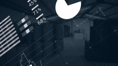 Endüstriyel depo ortamındaki soyut geometrik şekillerin ve veri tablolarının animasyonu. Görselleştirme, teknoloji, fütürist