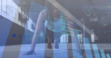 İstatistiksel veri işleme, şınav çeken Afrikalı Amerikalı bir kadına karşı. istatistik ve spor fitness kavramı