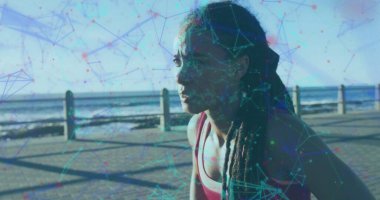 Denizin kıyısında gezinen insan üzerindeki bağlantı ağının görüntüsü. dijital arayüz küresel spor ve performans konsepti dijital olarak oluşturulmuş görüntü.