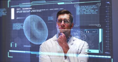 Tıbbi veri işleme ile etkileşimli bilgisayar ekranının arkasındaki erkek bilim adamının görüntüsü. küresel teknoloji, bilim ve tıp konsepti dijital olarak üretilen görüntü.