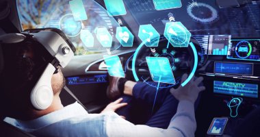 Otomatik sürüş arabasında VR kulaklık takan iş adamının dijital simgeleri. küresel bağlantı ağı ve teknoloji konsepti, dijital olarak oluşturulmuş görüntü.