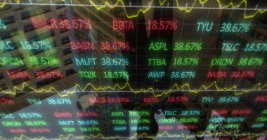 Borsa verileri dalgalı finansal grafiklerle ekranda gösteriliyor. Maliye, ticaret, yatırım, ekonomi, pazar eğilimleri, analitik