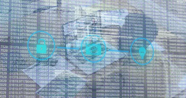 Çevrimiçi güvenlik kilidi dijital simgeleri ve dizüstü bilgisayardaki kadın üzerindeki numaraların resmi. küresel internet güvenliği, bağlantılar, teknoloji ve veri işleme kavramı dijital olarak oluşturulmuş görüntü.