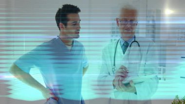 Hasta verilerini, hastane ortamında dijital arayüz kullanan tıp uzmanlarını tartışıyorlar. Sağlık, teknoloji, işbirliği, yenilik, tıp, takım çalışması