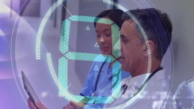 Hastanedeki hasta verilerini, dijital geri sayımlı tıbbi uzmanları tartışıyorlar. Sağlık, işbirliği, teknoloji, yenilik, takım çalışması, iletişim