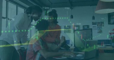 Ofiste işbirliği, çeşitli takımlar dijital veri görselleştirmesi için animasyon kullanıyor. Takım çalışması, teknoloji, işbirliği, çeşitlilik, yaratıcılık, yenilik