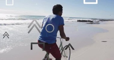 Soyut şekillerle plajda bisiklet süren bir adam animasyonu örtüyor. Bisiklet, yaz, boş zaman, açık hava, seyahat, yaşam tarzı