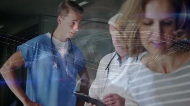 Fütüristik veri görselleştirmesi, dijital arayüz teknolojisi kullanan tıp uzmanları. yenilik, sağlık, veri analizi