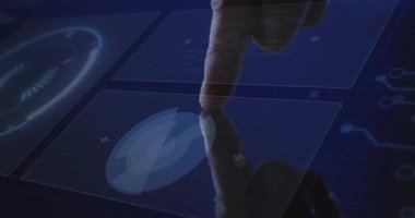 Kullanıcı simgelerini gösteren dijital ağ arayüzünün animasyonu ile etkileşime giren parmak. Teknoloji, iletişim, dokunmatik ekran, etkileşim, bağlantı, yenilik