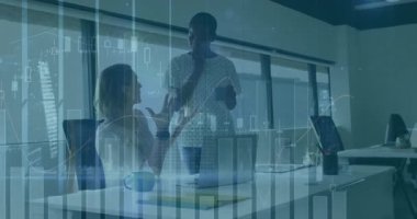 Finansal grafikler, ofis ortamındaki verileri analiz eden iş adamları. Finans, analiz, takım çalışması, strateji, şirket, veri odaklı