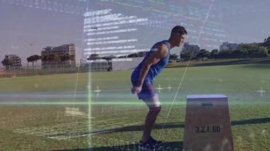 Sahada veri ve ikili kodla egzersiz yapan sporcu animasyonu örtüyor. Spor, fitness, eğitim, teknoloji, veri analizi, dijital