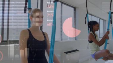 Hava ipekleriyle egzersiz yapan, veri işleme animasyonu yapan kadınlar. Fitness, akrobasi, dijital, egzersiz, teknoloji, egzersiz