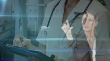 Dijital veriler analiz ediliyor, hastanede fütüristik animasyon kullanan tıbbi profesyoneller. Teknoloji, analitik, yenilik, sağlık, gelecek