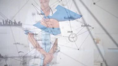 Hasta verilerini tartışmak, doktorlar animasyon grafikleriyle ağ bağlantılarını analiz etmek. Sağlık, teknoloji, yenilik, analiz, tartışma, işbirliği
