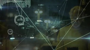 Akıllı telefon kullanan kişi üzerinden bağlantı ve veri işleme animasyonu ağı. Teknoloji, iletişim, dijital, bağlantı, yenilik, mobil