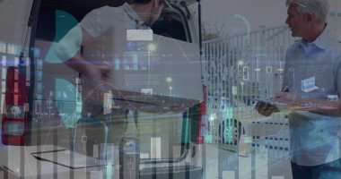 Kamyonetinde posta kutularını istiflemekte olan beyaz postacı hakkında veri işleme yapan ekranlar. lojistik ve ulaşım sektörü kavramı