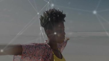 Plajda ağ bağlantıları ve veri işleme animasyon örtüsü olan biri. Teknoloji, dijital, bağlantı, iletişim, ağ oluşturma, yenilik