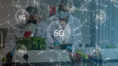 Laboratuvar önlüklü bilim adamları 6G ağ animasyon örtüsüyle çalışıyorlar. Teknoloji, yenilik, araştırma, laboratuvar, bağlantı, kablosuz