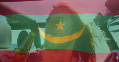 Şişeden içmek, Moritanya bayrağı önünde yıldız ve hilal şeklinde bir insan. Vatanseverlik, susuzluk, ulusal, bağımsızlık, kutlama, ferahlatıcı