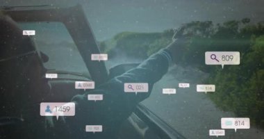 Kırsal kesimde manzaralı araba yolculuğunu kaplayan sosyal medya simgelerinin animasyonu. seyahat, macera, doğa, teknoloji, dijital, keşif