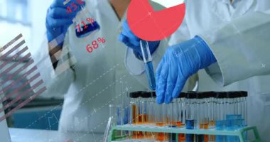 Laboratuvar önlüklü sağlık uzmanları verileri grafiklerle eşleştirmeyi tartışıyor. Tıbbi, araştırma, analiz, teknoloji, işbirliği, laboratuvar