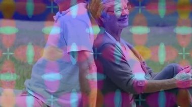 Sırt sırta duran, renkli animasyon desenli yaşlı çift. canlı, sanat, soyut, yaratıcı, son sınıf