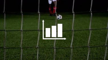 Kırmızı çoraplı futbolcu, grafik animasyonu ile topa vuruyor. Spor, futbol, atlet, hareket, teknoloji, analitik