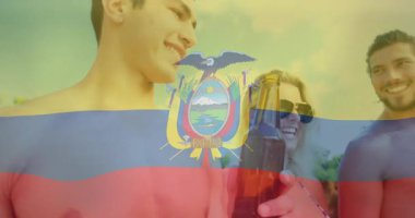 İçkilerle kadeh kaldırma, canlı Ekvador bayrağıyla kutlama. Kutlama, parti, birlik, kültür, gelenek, arkadaşlık