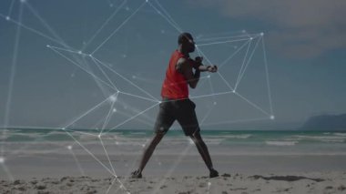 Sahilde egzersiz, arka planda dijital ağ animasyonu olan kişi. Fitness, teknoloji, yenilik, egzersiz, açık hava, sanal